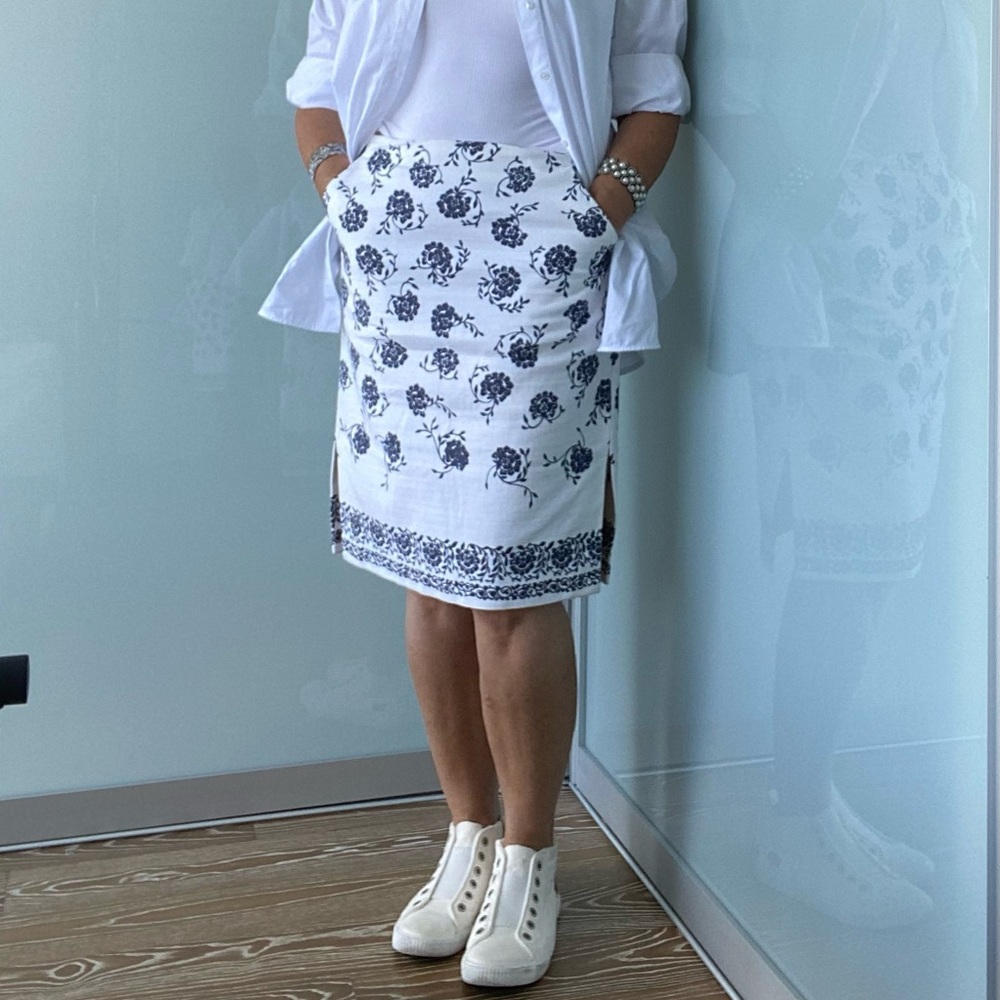 Loft, cotton/ spandex, white & blue. Nautical, sailing, beach vibes.